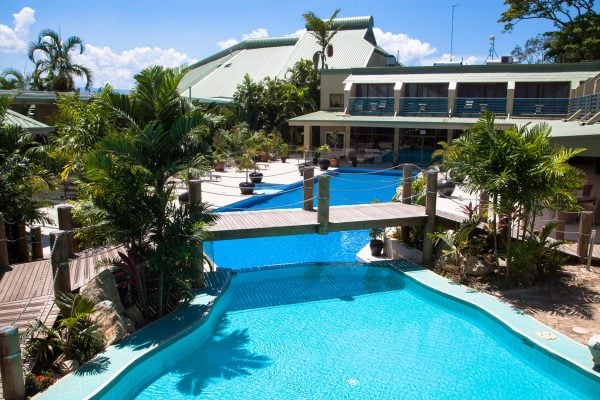 gateway-hotel-pool-air